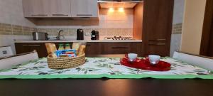 A kitchen or kitchenette at Gruppo Aedes Alghero, Residenza L'Isola - 200 mt dalla spiaggia