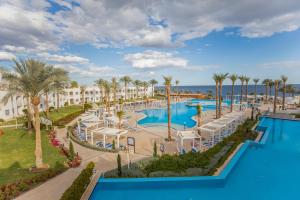 The swimming pool at or close to Sunrise Diamond Beach Resort -Grand Select