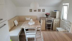 Kuchyň nebo kuchyňský kout v ubytování Apartment Majer