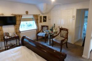 A seating area at Newark Lodge Guest House