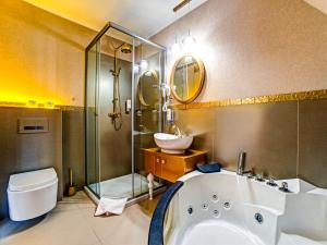 a bathroom with a tub and a sink and a toilet at ROYAL PALACE Centrum Bankietowe in Sanok