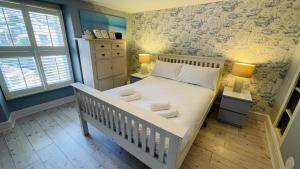 Voodi või voodid majutusasutuse Lily Cottage - Chic yet Traditional with Lovely Garden Space toas