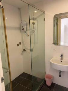 Ένα μπάνιο στο MARITIME SUITE DUPLEX PENANG- PEMANDANGAN LAUT