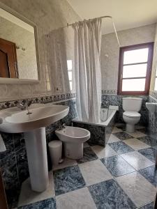 a bathroom with a sink and a toilet and a tub at Valle la Fuente in El Escobal +21 photos