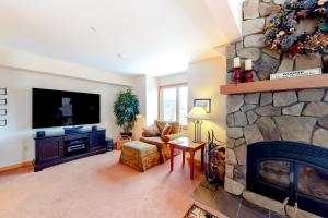 a living room with a fireplace and a tv at Locke Mountain D1 in Newry