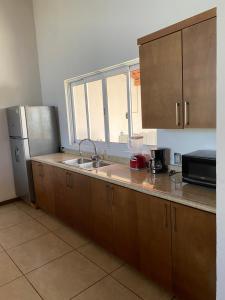 Kuchyň nebo kuchyňský kout v ubytování Herradura VIP Inn