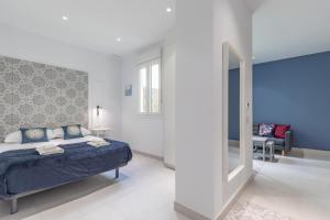 Cama ou camas em um quarto em Sunny,Private Terrace,Wheelchair access