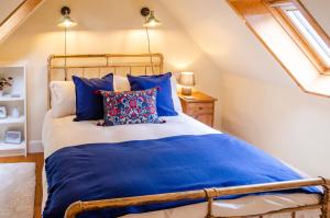 Кровать или кровати в номере Kirk Wynd Cottage