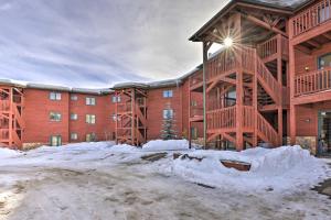 een groot appartementencomplex met sneeuw ervoor bij Mountainside Grand Lake Condo with Patio! in Grand Lake
