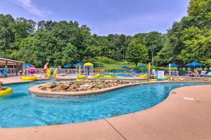 una grande piscina con parco acquatico di 1 Mi to Lake Lure Studio with Resort Amenities a Lake Lure