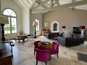 Χώρος καθιστικού στο Magnifique villa plain pied avec piscine
