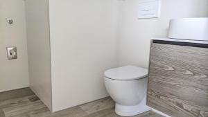 a bathroom with a white toilet in a room at Zero5.Zero5 in Lignano Sabbiadoro