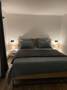 a bedroom with a large bed with two pillows at Le gîte cozy de Bouvacôte avec vue panoramique in Le Tholy