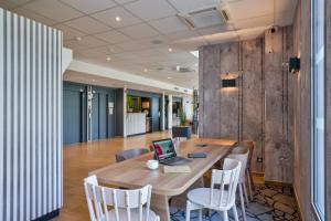 Posezení v ubytování B&B HOTEL Paris Créteil