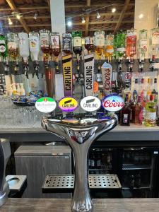 Norwood Hotel and SportsBar-Adults Only