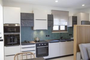 Foto dalla galleria di Inorato - Luxury Villa with Private Swimming Pool a Kalamitsi