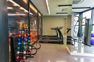 Gimnasio o instalaciones de fitness de 360 Suítes Aurora República - Apartamentos mobiliados