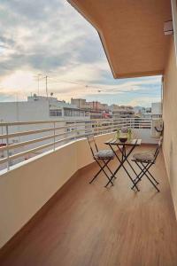 Balkonas arba terasa apgyvendinimo įstaigoje Suite con terraza en el centro de Alicante