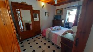เตียงในห้องที่ il Terrazzino sul Mare,holiday home ON THE BEACH in Sorrento Coast