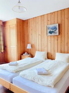 Säng eller sängar i ett rum på Hotel Gletscherblick