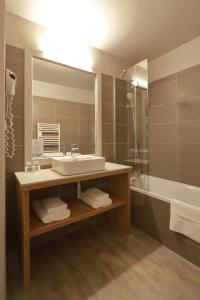Koupelna v ubytování Hôtel Antares & Spa