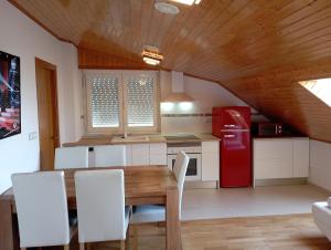 Kuchyň nebo kuchyňský kout v ubytování Apartamento, Ático, Casa, PLAYA LAS CATEDRALES