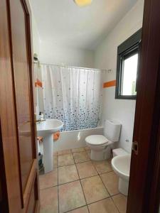 a bathroom with a toilet and a sink at Agradable casa rural con chimenea en interior in Higuera de la Sierra
