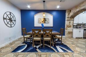 Gallery image of Luxury Spanish Style Getaway in Houston +45 photos