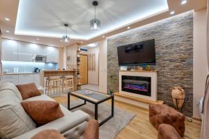 A kitchen or kitchenette at Zlatibor Apartmani Kum