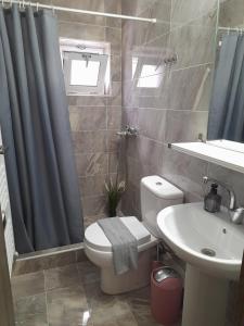 A bathroom at Sunrise Apartment 2