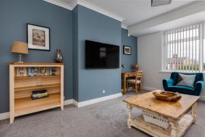 Gallery image of Hillside House - 2 Bedrooms parking WI-FI Hospital in Blackpool