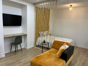 Appartement Luxe Jaune tesisinde bir odada yatak veya yataklar