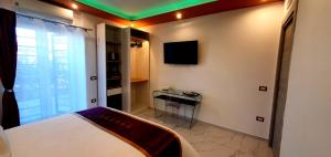 TV a/nebo společenská místnost v ubytování Ercolano Luxury Suite