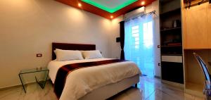 Postel nebo postele na pokoji v ubytování Ercolano Luxury Suite