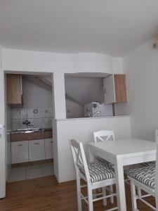 Kuchyň nebo kuchyňský kout v ubytování Apartman Giovanni