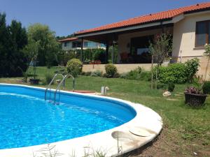 Swimmingpoolen hos eller tæt på Sunny villa Boutique Varna