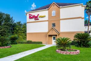 a building with a redmond pizza sign on it at Red Roof Inn PLUS+ & Suites Savannah – I-95 in Savannah