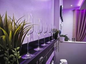 LUXURIOUS 3 BEDROOM APARTMENT: HEART OF WESTEND