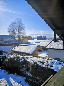 Chalet Chiemgau 90 qm 3 Zimmer Balkon om vinteren