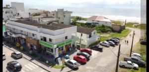 an overhead view of a building with cars parked in a parking lot at Pousada Verdes Mares guaratuba in Guaratuba +53 photos
