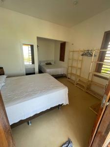 福廷的住宿－Recanto Casa de Mila，一间卧室,配有两张床