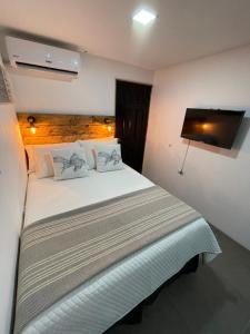 Ένα ή περισσότερα κρεβάτια σε δωμάτιο στο The Cabins
