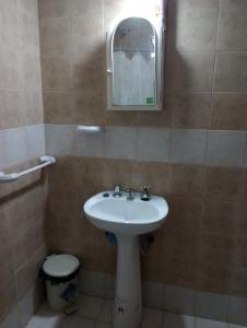 Et badeværelse på Cabañas de Descanso Céntricas Cosquín + 44 billeder