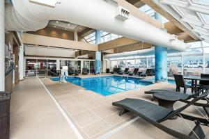 Bazén v ubytování Ocean Key Resort by VSA Resorts nebo v jeho okolí