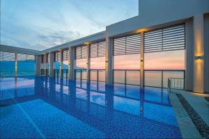 Bazén v ubytování Luxury Apartment in Altara Building with Ocean View nebo v jeho okolí