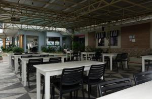 Restaurace v ubytování S and M Hotel Inc.