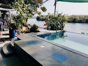 Bazén v ubytování Serene Waters Homestay Goa nebo v jeho okolí