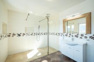 Kúpeľňa v ubytovaní Luxury Villa Ivana