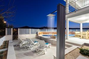 Bazén v ubytovaní Luxury Villa Ivana alebo v jeho blízkosti