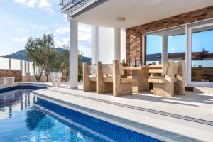 Bazén v ubytovaní Luxury Villa Ivana alebo v jeho blízkosti